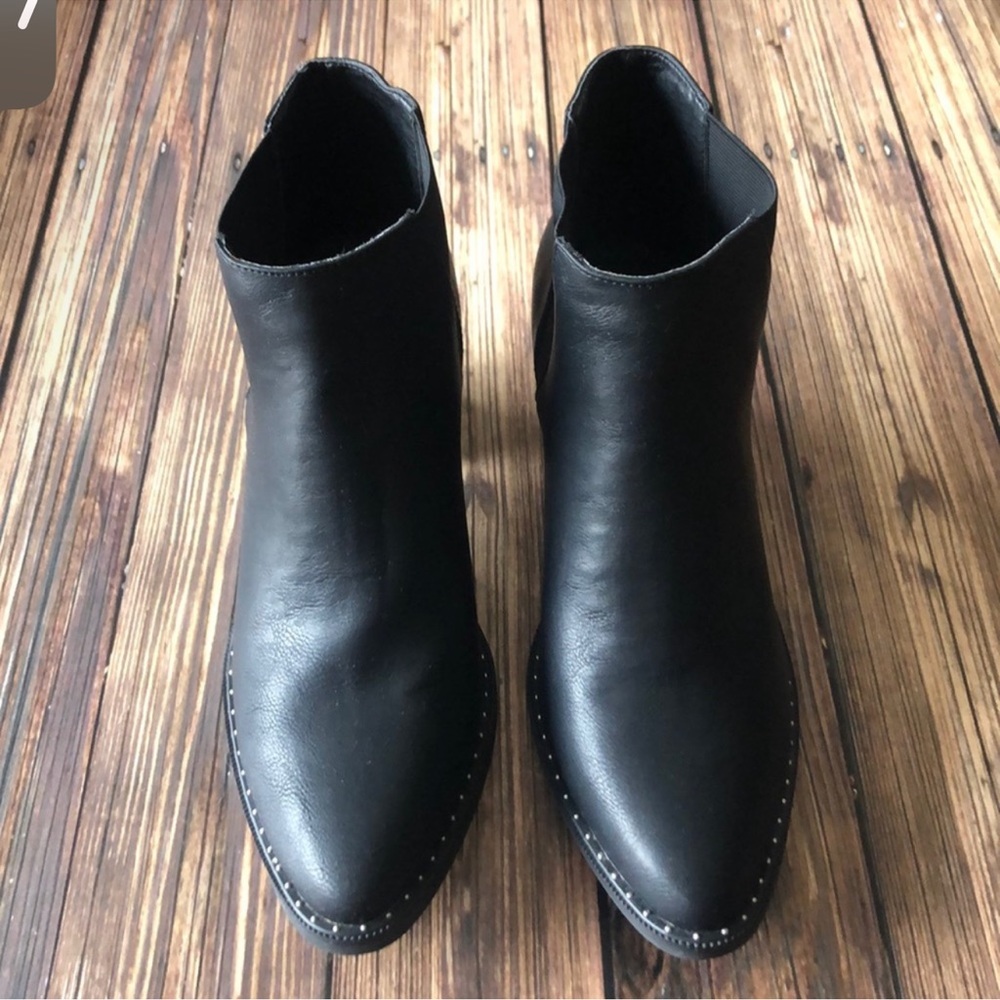 Universal Thread Pointed Toe Black Ankle Booties - image 1